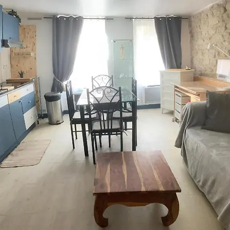 Exigehome-grand Studio En Plein Centre De Germain En Laye Saint-Germain-en-Laye